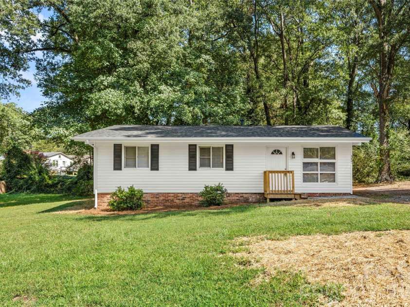 4821 Northaven Drive, Charlotte, NC 28206.  MLS# CAR4426183, YatesRealty ID 52076. 