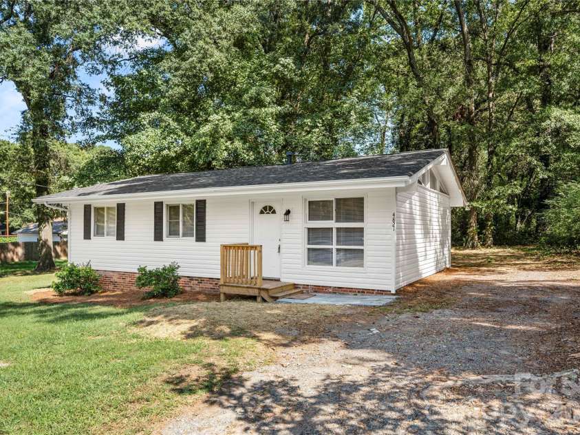 4821 Northaven Drive, Charlotte, NC 28206.  MLS# CAR4426183, YatesRealty ID 52076. 