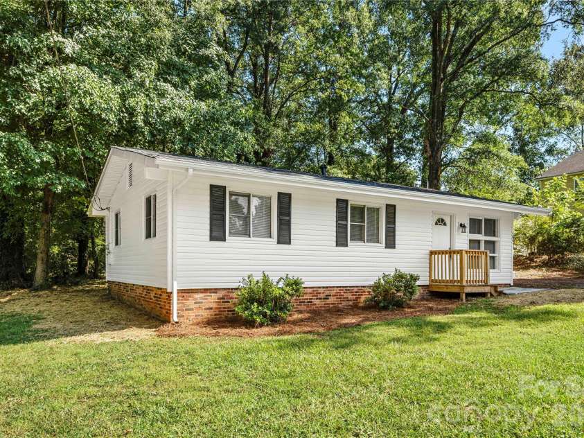 4821 Northaven Drive, Charlotte, NC 28206.  MLS# CAR4426183, YatesRealty ID 52076. 