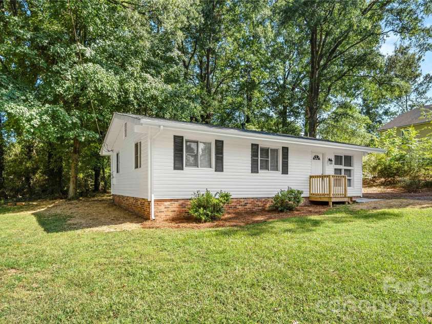 4821 Northaven Drive, Charlotte, NC 28206.  MLS# CAR4426183, YatesRealty ID 52076. 