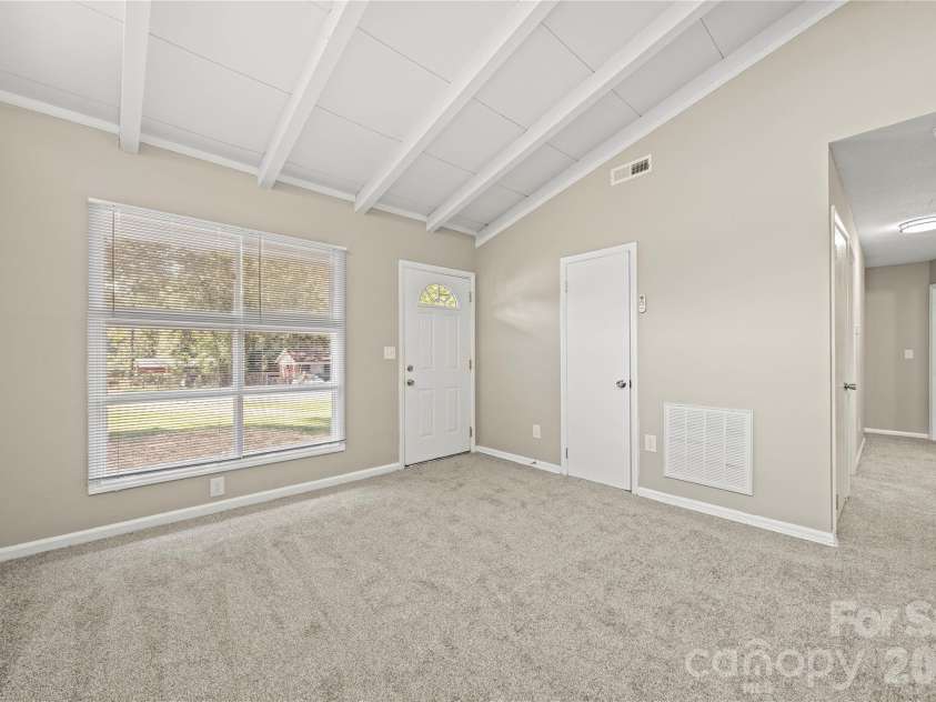 4821 Northaven Drive, Charlotte, NC 28206.  MLS# CAR4426183, YatesRealty ID 52076. 