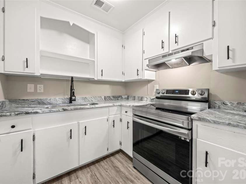 4821 Northaven Drive, Charlotte, NC 28206.  MLS# CAR4426183, YatesRealty ID 52076. 