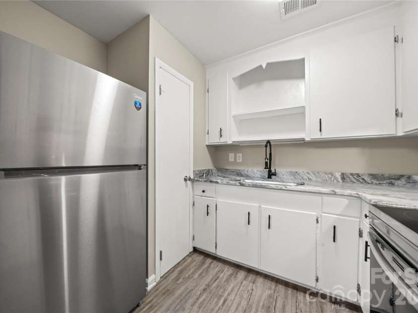 4821 Northaven Drive, Charlotte, NC 28206.  MLS# CAR4426183, YatesRealty ID 52076. 