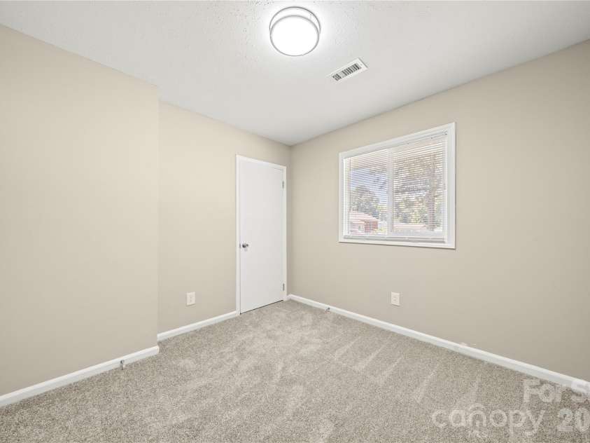 4821 Northaven Drive, Charlotte, NC 28206.  MLS# CAR4426183, YatesRealty ID 52076. 