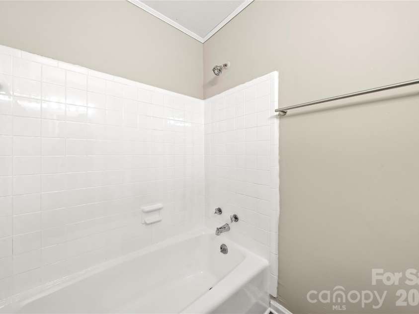 4821 Northaven Drive, Charlotte, NC 28206.  MLS# CAR4426183, YatesRealty ID 52076. 