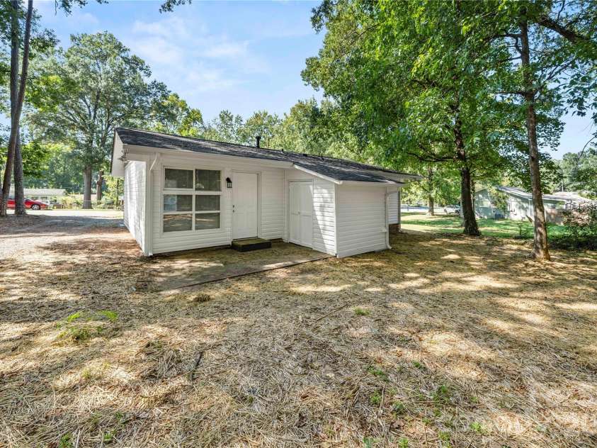 4821 Northaven Drive, Charlotte, NC 28206.  MLS# CAR4426183, YatesRealty ID 52076. 
