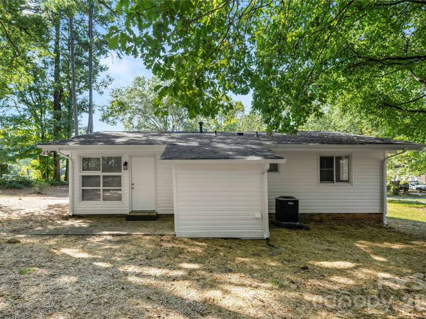 4821 Northaven Drive, Charlotte, NC 28206.  MLS# CAR4426183, YatesRealty ID 52076. 
