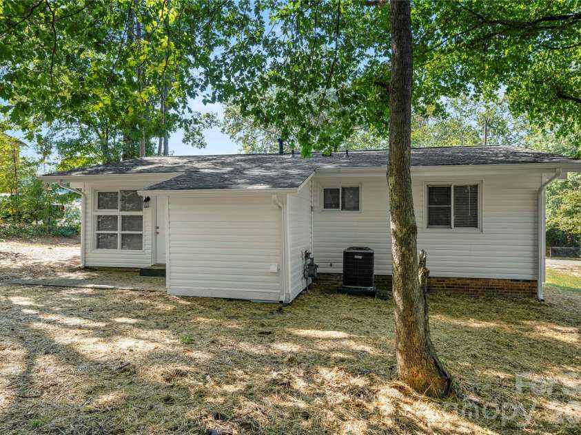 4821 Northaven Drive, Charlotte, NC 28206.  MLS# CAR4426183, YatesRealty ID 52076. 
