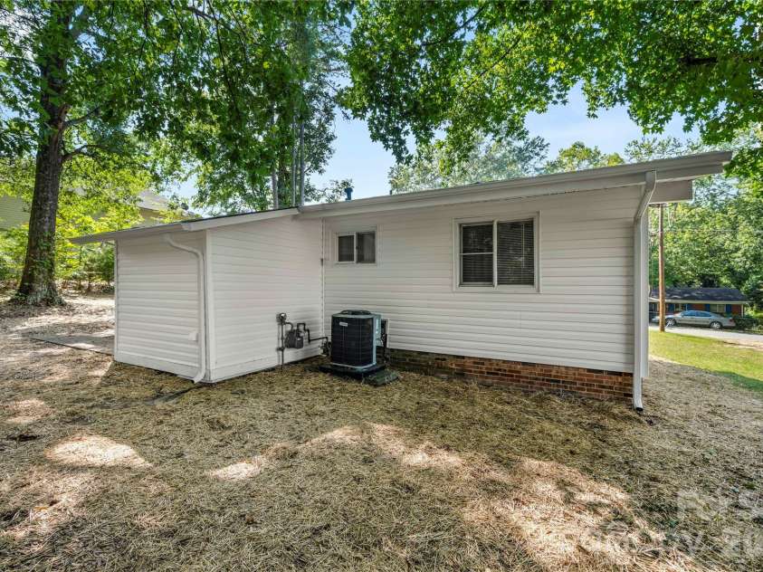 4821 Northaven Drive, Charlotte, NC 28206.  MLS# CAR4426183, YatesRealty ID 52076. 
