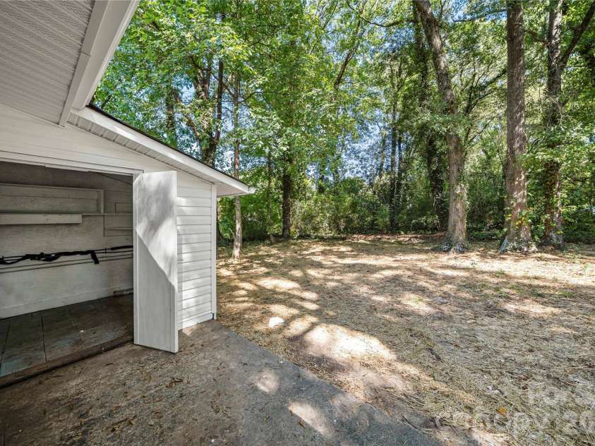 4821 Northaven Drive, Charlotte, NC 28206.  MLS# CAR4426183, YatesRealty ID 52076. 