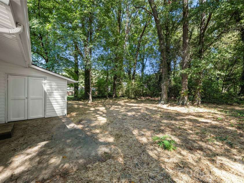 4821 Northaven Drive, Charlotte, NC 28206.  MLS# CAR4426183, YatesRealty ID 52076. 