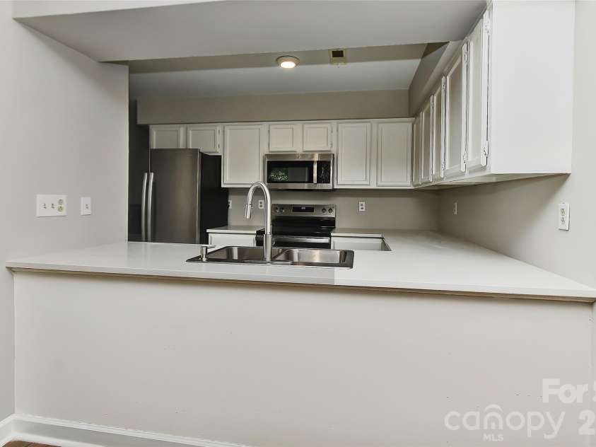 1023 Cranberry Circle, Fort Mill, SC 29715.  MLS# CAR4426644, YatesRealty ID 52079. Kitchen breakfast bar
