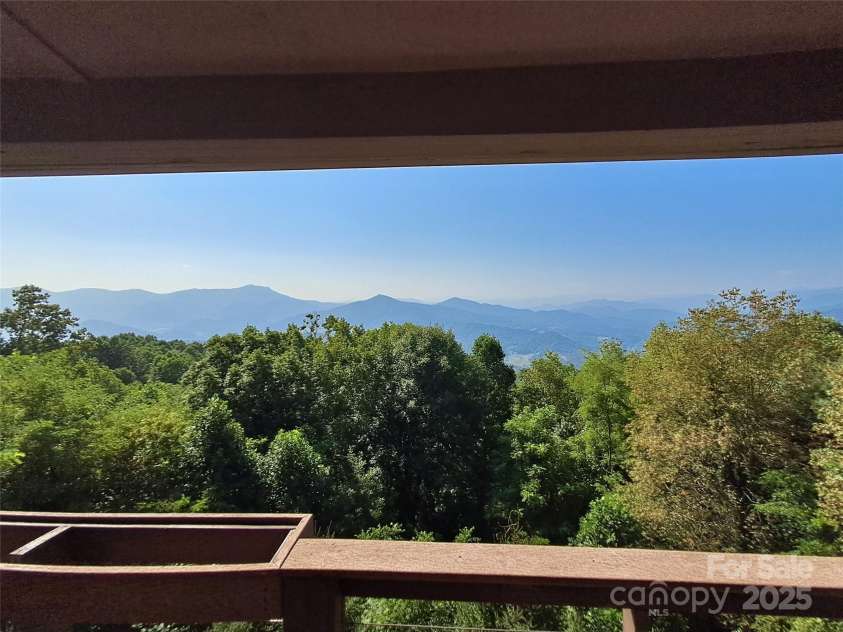 514 Skyridge Drive, Clyde, NC 28721.  MLS# CAR4196060, YatesRealty ID 5208. 