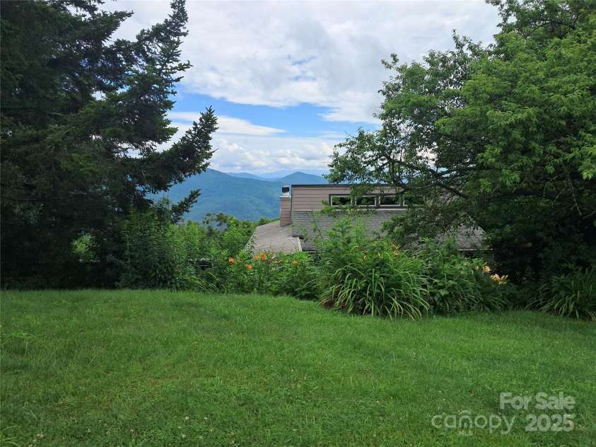 514 Skyridge Drive, Clyde, NC 28721.  MLS# CAR4196060, YatesRealty ID 5208. 