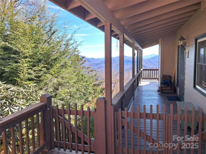 514 Skyridge Drive, Clyde, NC 28721.  MLS# CAR4196060, YatesRealty ID 5208. 