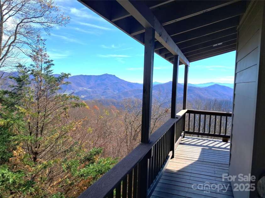 514 Skyridge Drive, Clyde, NC 28721.  MLS# CAR4196060, YatesRealty ID 5208. 