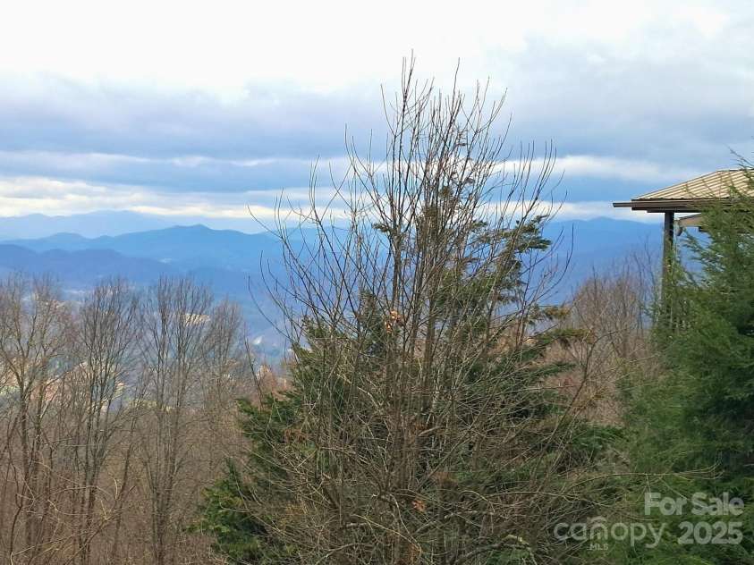 514 Skyridge Drive, Clyde, NC 28721.  MLS# CAR4196060, YatesRealty ID 5208. 