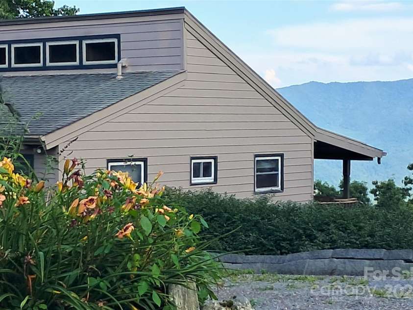 514 Skyridge Drive, Clyde, NC 28721.  MLS# CAR4196060, YatesRealty ID 5208. 