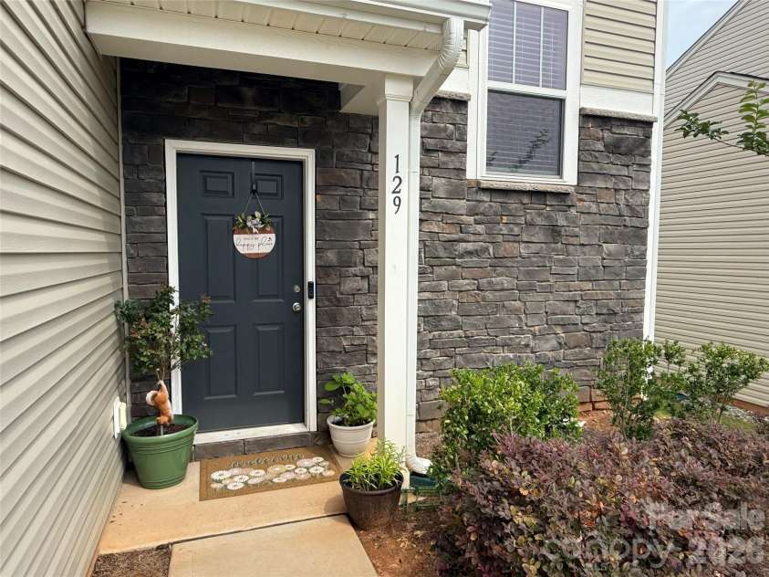 129 Mooring Drive, Statesville, NC 28677.  MLS# CAR4410361, YatesRealty ID 52080. 