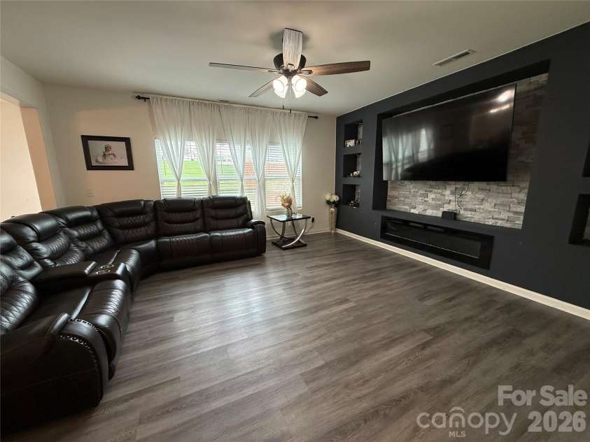 129 Mooring Drive, Statesville, NC 28677.  MLS# CAR4410361, YatesRealty ID 52080. 