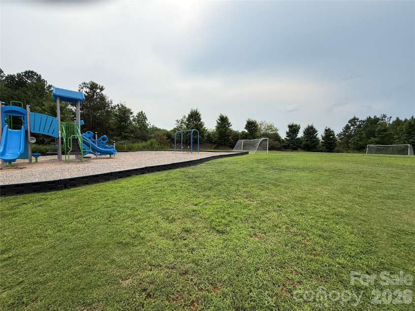 129 Mooring Drive, Statesville, NC 28677.  MLS# CAR4410361, YatesRealty ID 52080. 