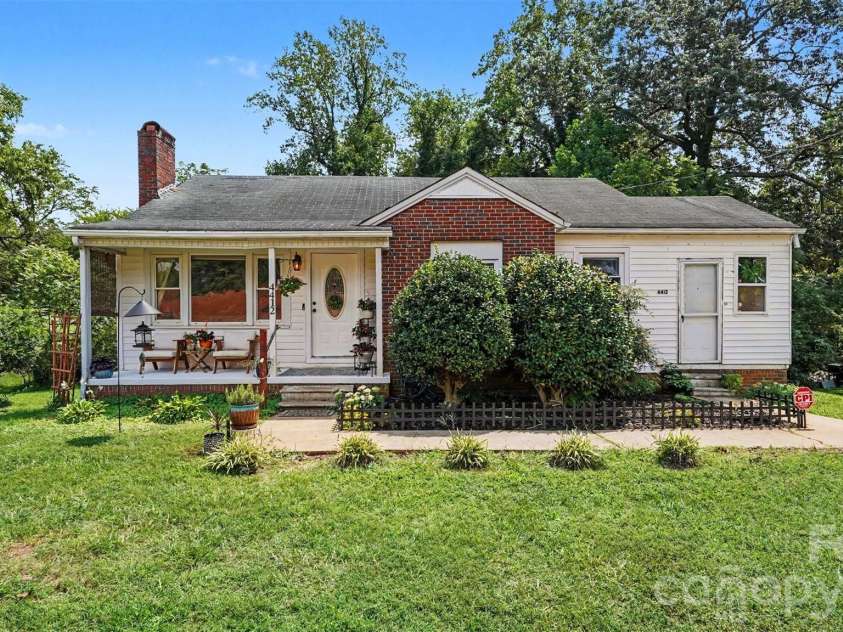4412 Reidsville Road, Winston Salem, NC 27101.  MLS# CAR4418669, YatesRealty ID 52083. 