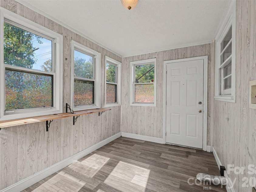 4412 Reidsville Road, Winston Salem, NC 27101.  MLS# CAR4418669, YatesRealty ID 52083. 