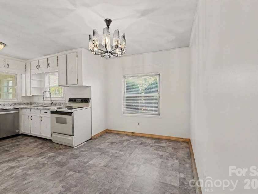 4412 Reidsville Road, Winston Salem, NC 27101.  MLS# CAR4418669, YatesRealty ID 52083. 