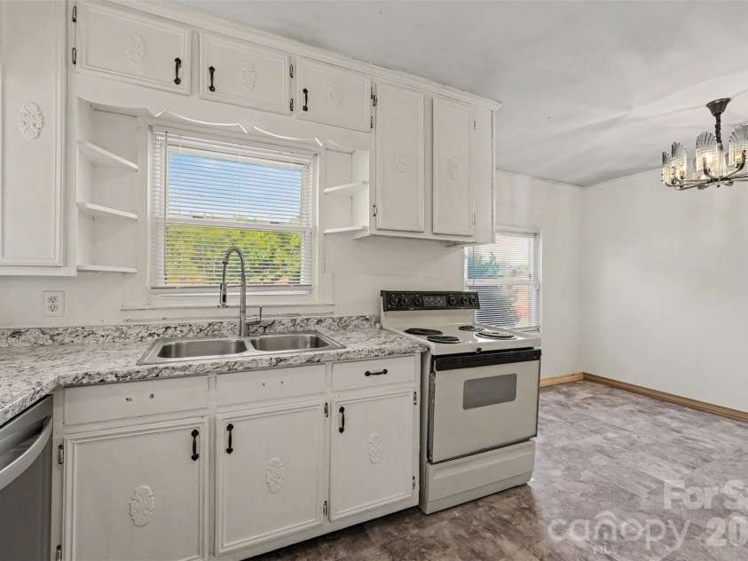 4412 Reidsville Road, Winston Salem, NC 27101.  MLS# CAR4418669, YatesRealty ID 52083. 