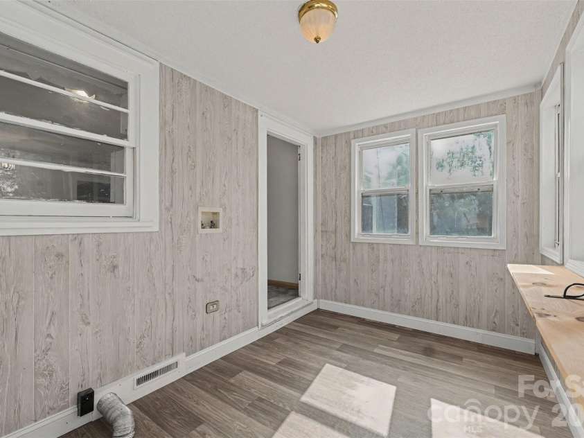 4412 Reidsville Road, Winston Salem, NC 27101.  MLS# CAR4418669, YatesRealty ID 52083. 