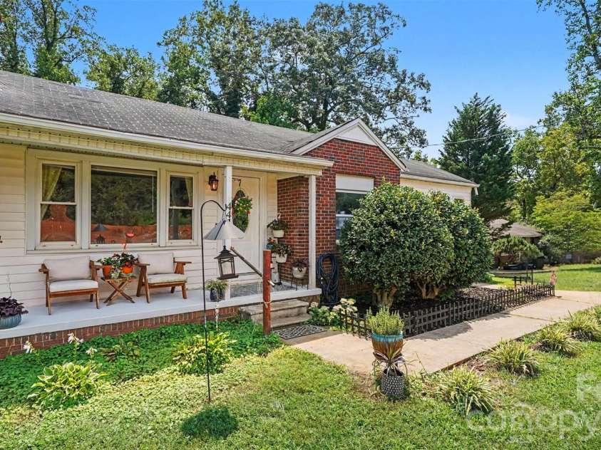 4412 Reidsville Road, Winston Salem, NC 27101.  MLS# CAR4418669, YatesRealty ID 52083. 