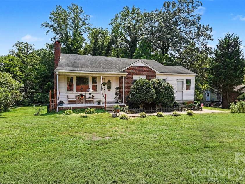 4412 Reidsville Road, Winston Salem, NC 27101.  MLS# CAR4418669, YatesRealty ID 52083. 
