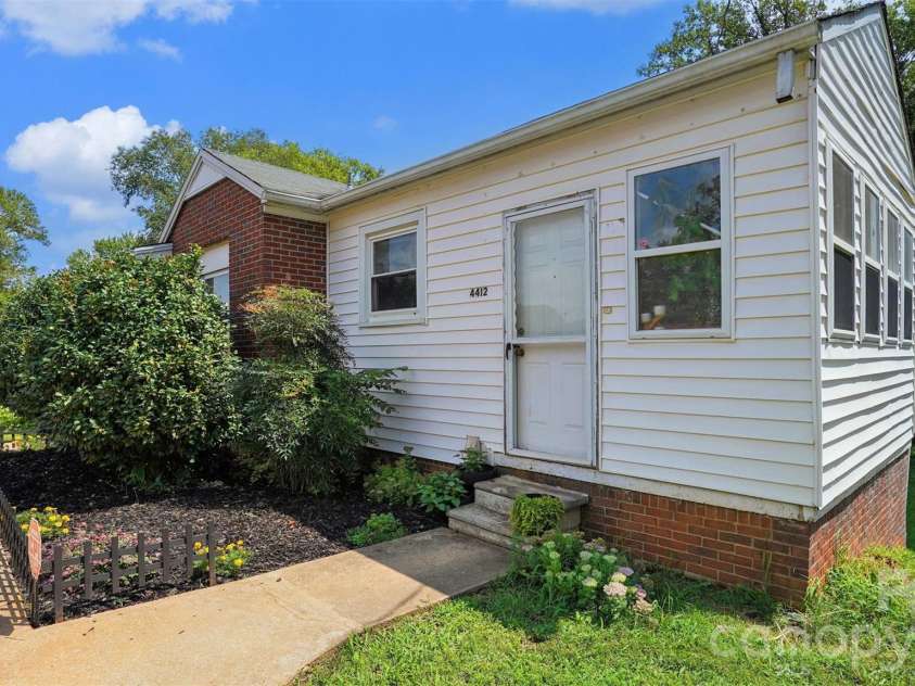 4412 Reidsville Road, Winston Salem, NC 27101.  MLS# CAR4418669, YatesRealty ID 52083. 
