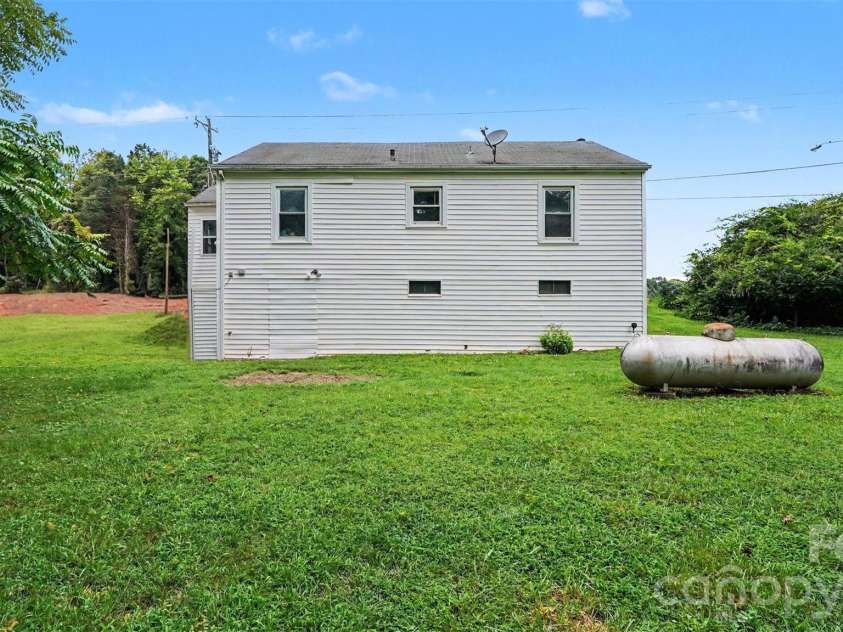 4412 Reidsville Road, Winston Salem, NC 27101.  MLS# CAR4418669, YatesRealty ID 52083. 