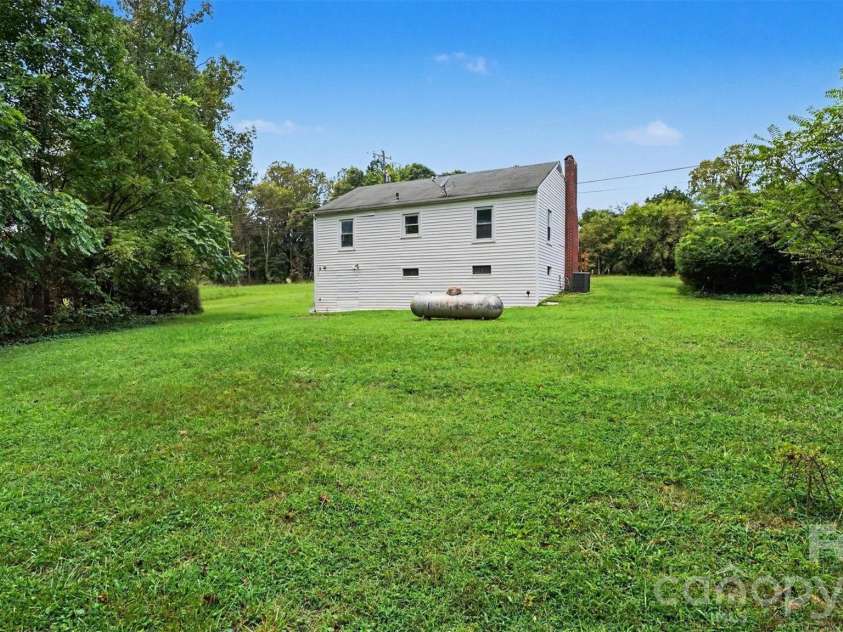 4412 Reidsville Road, Winston Salem, NC 27101.  MLS# CAR4418669, YatesRealty ID 52083. 