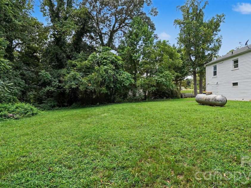 4412 Reidsville Road, Winston Salem, NC 27101.  MLS# CAR4418669, YatesRealty ID 52083. 