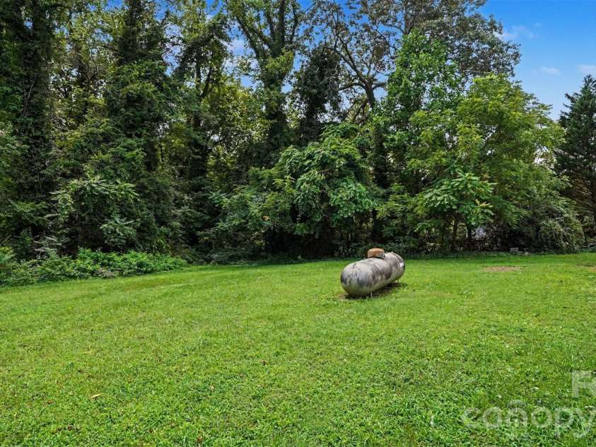 4412 Reidsville Road, Winston Salem, NC 27101.  MLS# CAR4418669, YatesRealty ID 52083. 