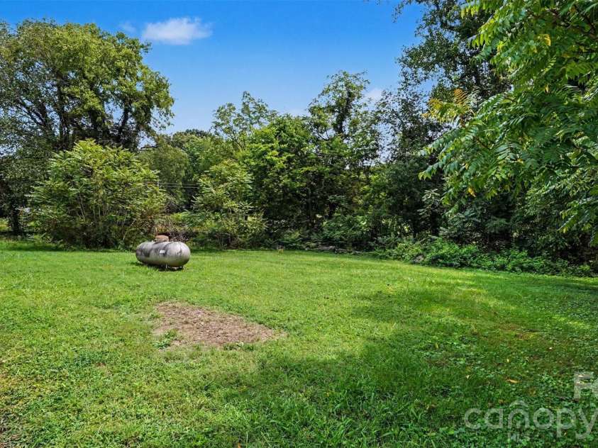 4412 Reidsville Road, Winston Salem, NC 27101.  MLS# CAR4418669, YatesRealty ID 52083. 
