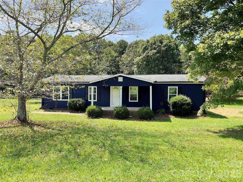 204 Conifer Drive, Statesville, NC 28625.  MLS# CAR4426663, YatesRealty ID 52085. 