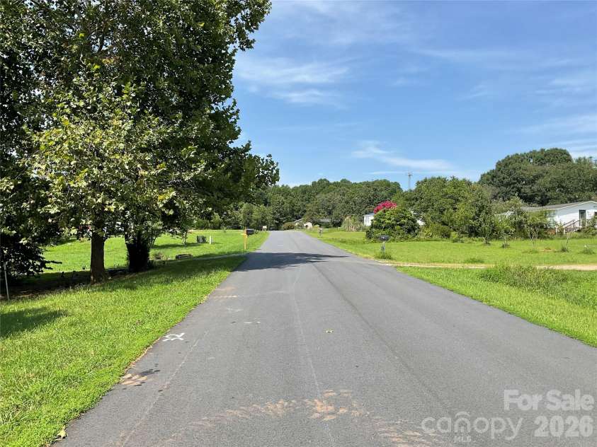 204 Conifer Drive, Statesville, NC 28625.  MLS# CAR4426663, YatesRealty ID 52085. 