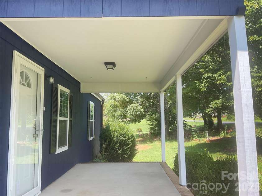 204 Conifer Drive, Statesville, NC 28625.  MLS# CAR4426663, YatesRealty ID 52085. 