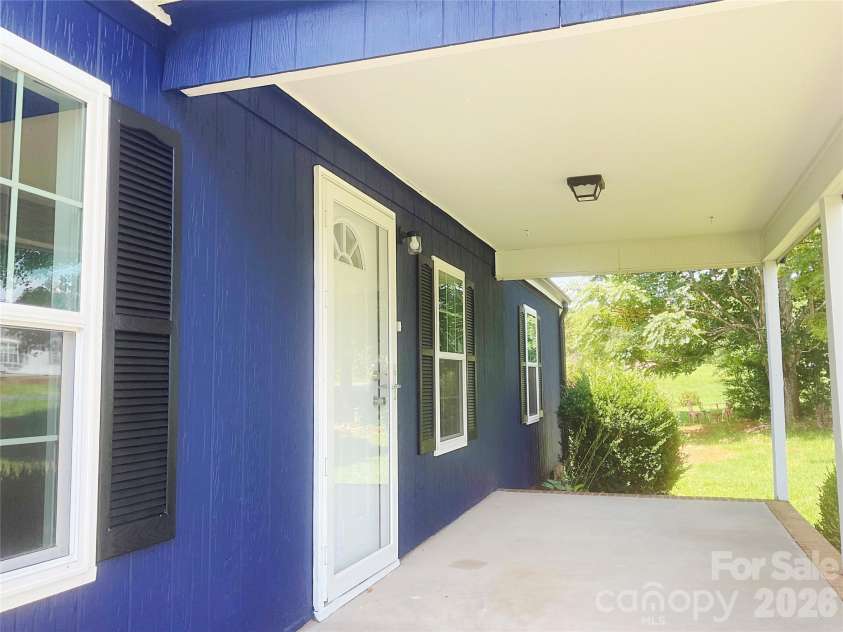 204 Conifer Drive, Statesville, NC 28625.  MLS# CAR4426663, YatesRealty ID 52085. 