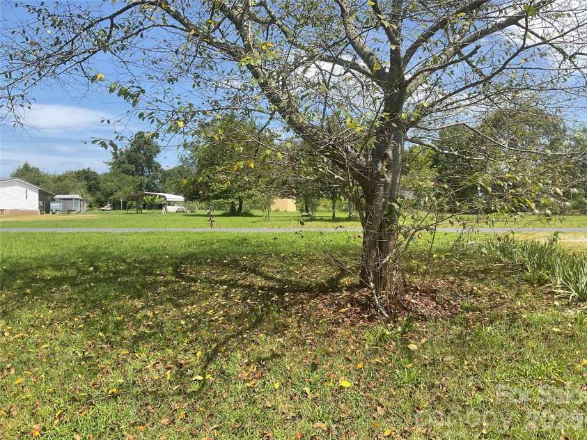 204 Conifer Drive, Statesville, NC 28625.  MLS# CAR4426663, YatesRealty ID 52085. 