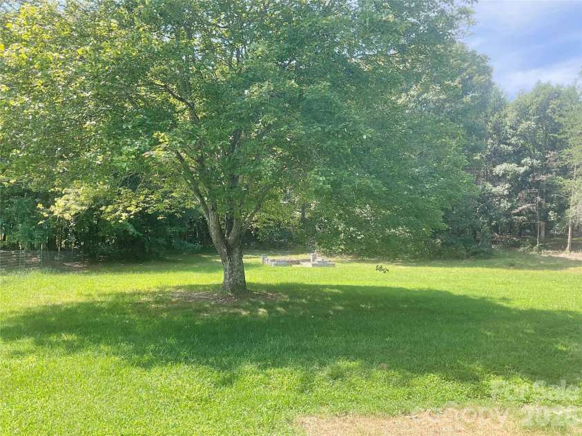 204 Conifer Drive, Statesville, NC 28625.  MLS# CAR4426663, YatesRealty ID 52085. 