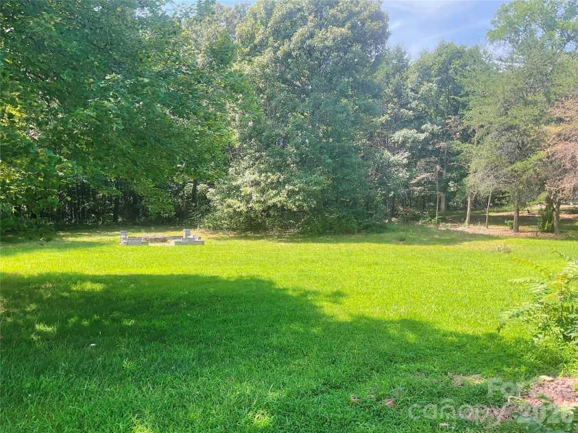 204 Conifer Drive, Statesville, NC 28625.  MLS# CAR4426663, YatesRealty ID 52085. 