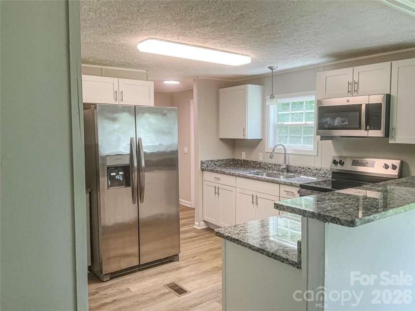 204 Conifer Drive, Statesville, NC 28625.  MLS# CAR4426663, YatesRealty ID 52085. 