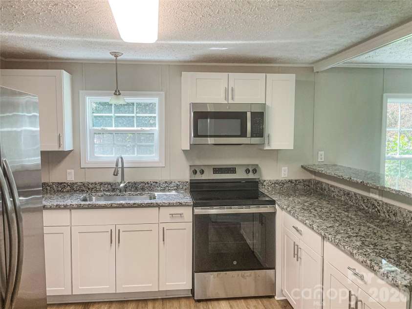 204 Conifer Drive, Statesville, NC 28625.  MLS# CAR4426663, YatesRealty ID 52085. 