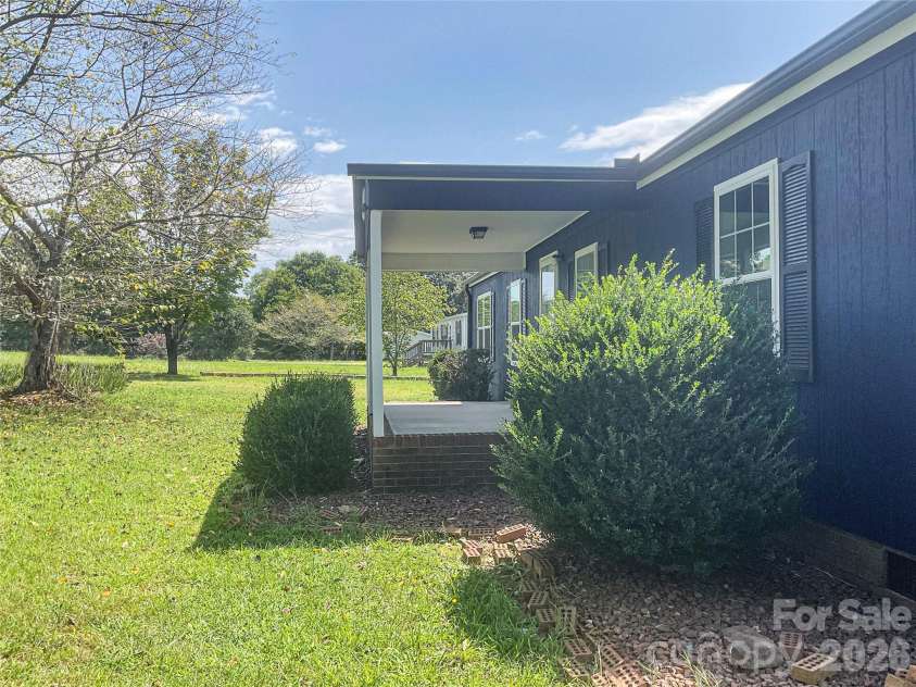 204 Conifer Drive, Statesville, NC 28625.  MLS# CAR4426663, YatesRealty ID 52085. 