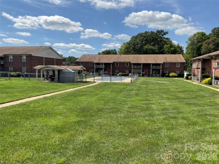 2116 Main Street, Kannapolis, NC 28081.  MLS# CAR4426676, YatesRealty ID 52089. 