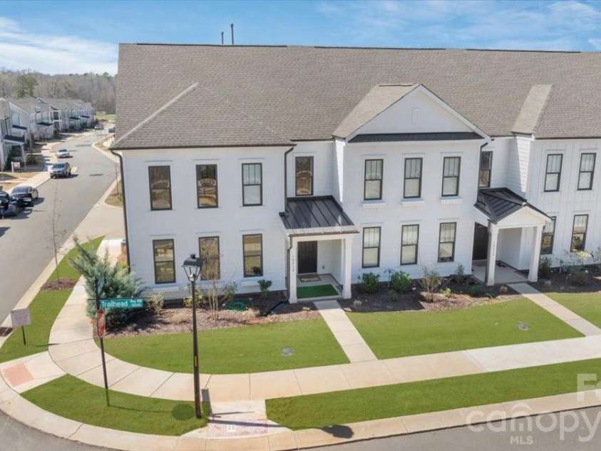 10032 Trailhead Way, Huntersville, NC 28078.  MLS# CAR4356498, YatesRealty ID 5209. Digitally Enhanced Lawn